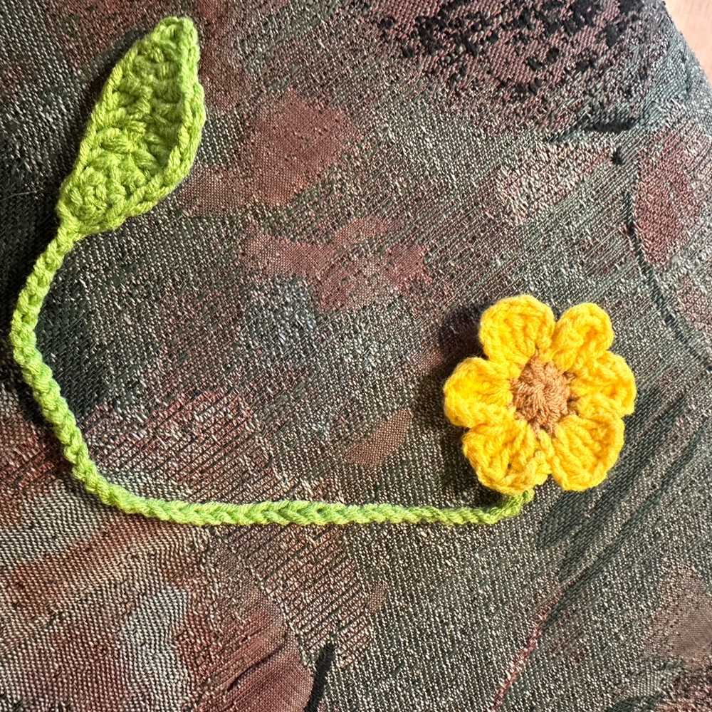 Crochet flower book marks